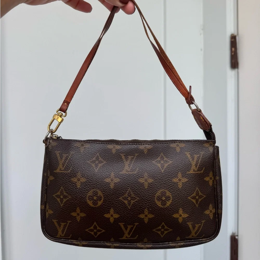 SOLD Vintage Louis Vuitton Monogram Pochette Accessoires with COA - Picture 4 of 15